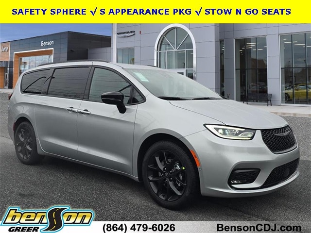 2026 Chrysler Pacifica Select's photo