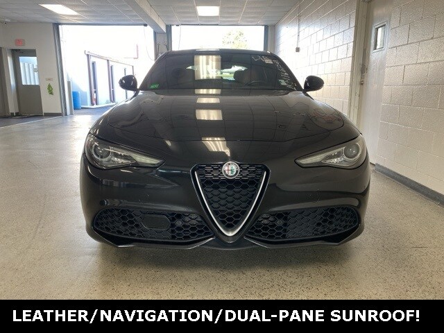 2022 Alfa Romeo Giulia Ti photo 2