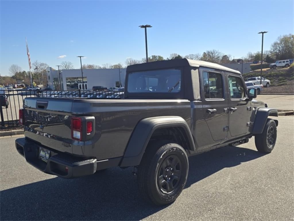 New 2026 Jeep Gladiator SPORT 4X4 Pickup