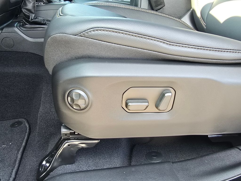 2025 Jeep Wrangler 4-Door Sahara - Photo 9