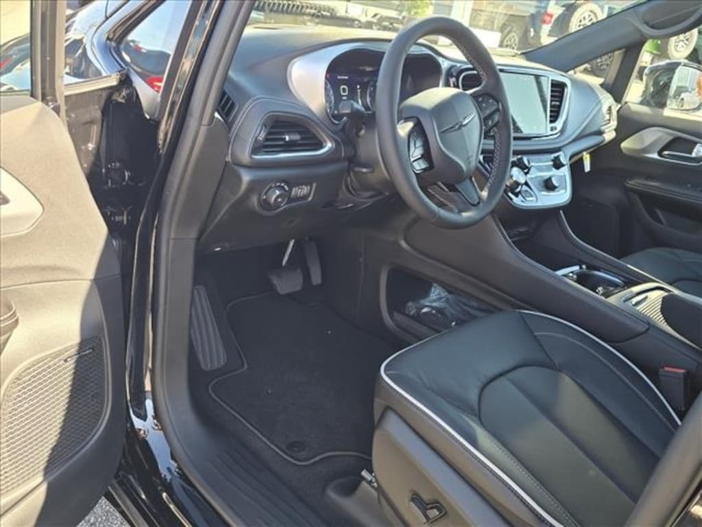 New 2026 Chrysler Pacifica LIMITED Passenger Van