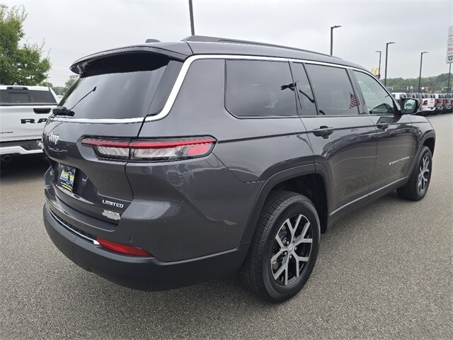2025 Jeep Grand Cherokee Limited photo 3
