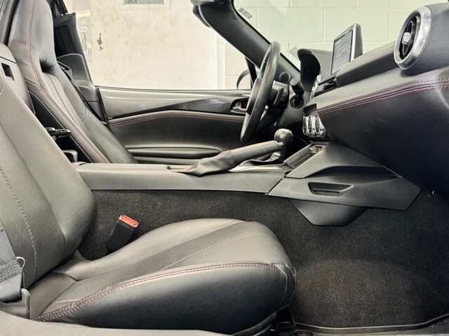 2017 Mazda MX-5 Miata RF Miata Grand Touring photo 3
