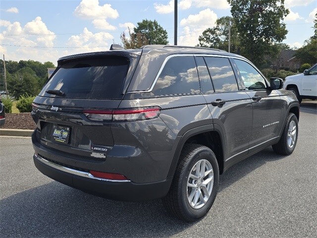 2025 Jeep Grand Cherokee Laredo photo 2