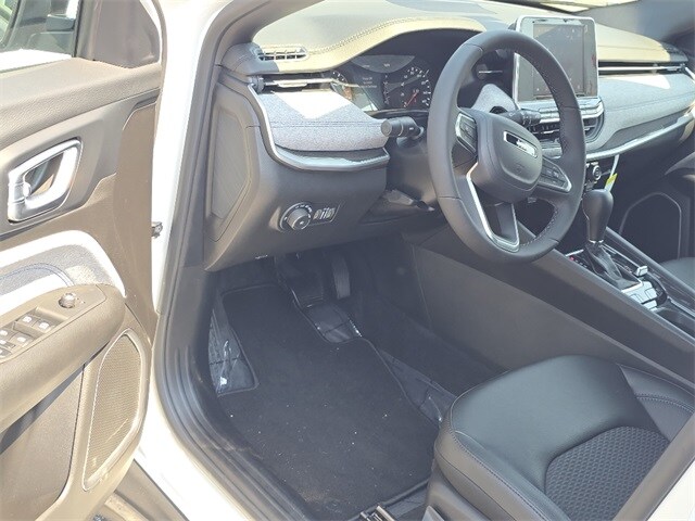 2025 Jeep Compass Latitude photo 4