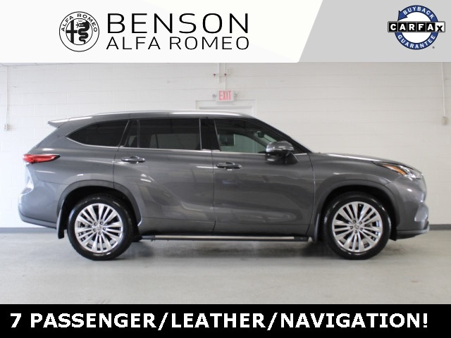 2023 Toyota Highlander Platinum's photo