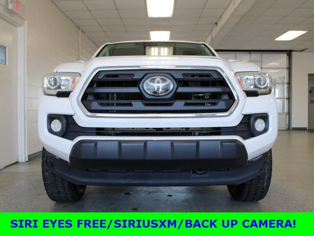 2018 Toyota Tacoma SR5 Double Cab photo 2