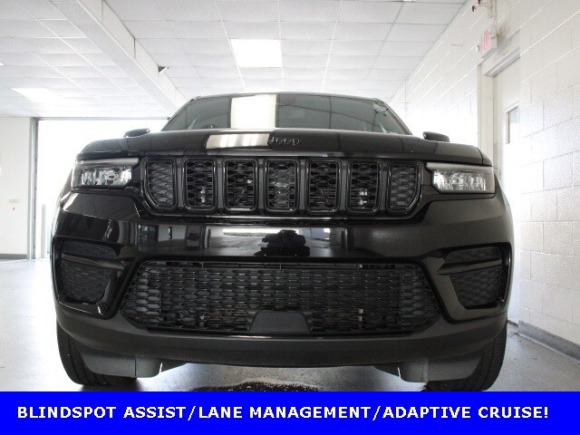 2023 Jeep Grand Cherokee Altitude X photo 2