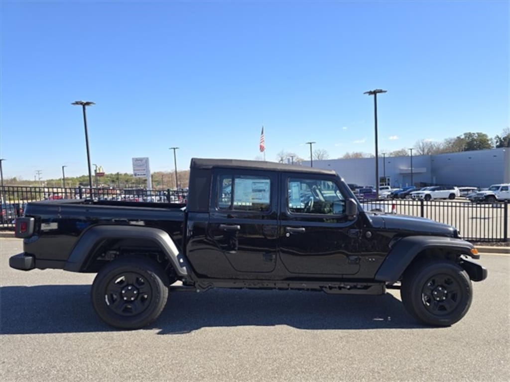 New 2026 Jeep Gladiator SPORT 4X4 Pickup