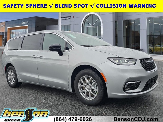 2026 Chrysler Pacifica Select's photo