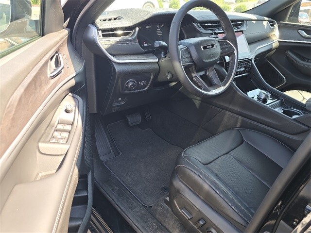 2025 Jeep Grand Cherokee Limited photo 3