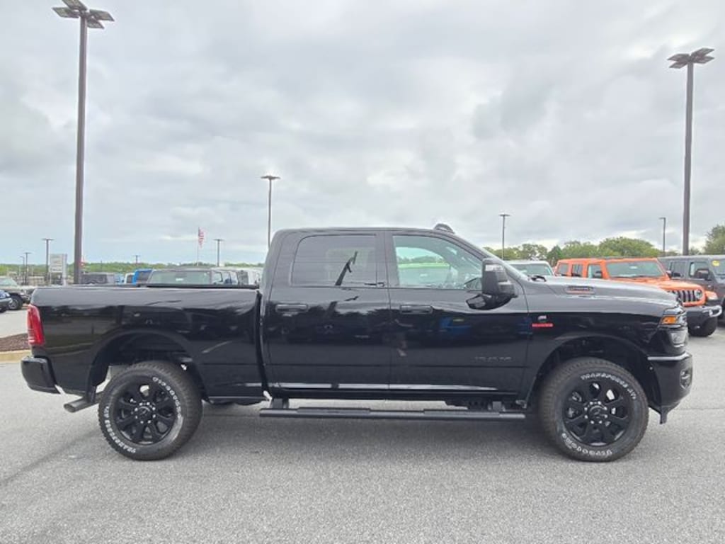 New 2026 Ram 2500 BIG HORN CREW CAB 4X4 6'4 BOX Pickup