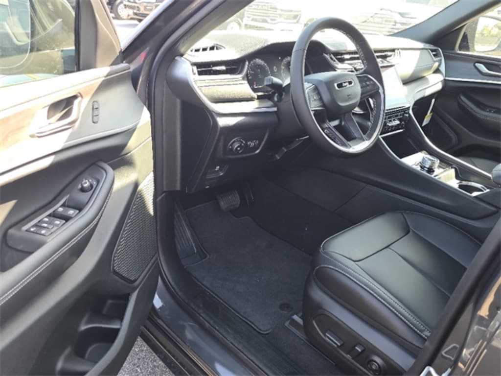 New 2025 Jeep Grand Cherokee LIMITED 4X4 Sport Utility