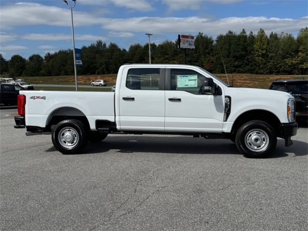 New 2026 Ford F-350 Super Duty XL 4x4 XL Crew Cab 6.8 ft. SB SRW Pickup