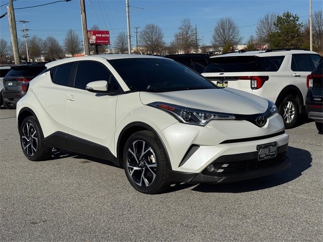2018 Toyota C-HR XLE Premium's photo