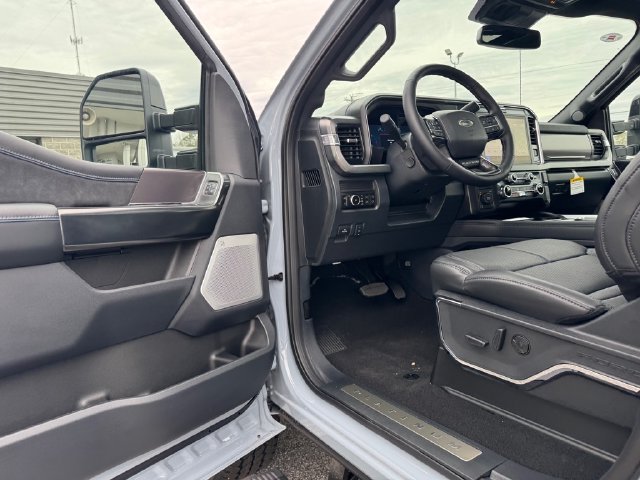 2026 Ford F-250 Super Duty Platinum - Photo 15