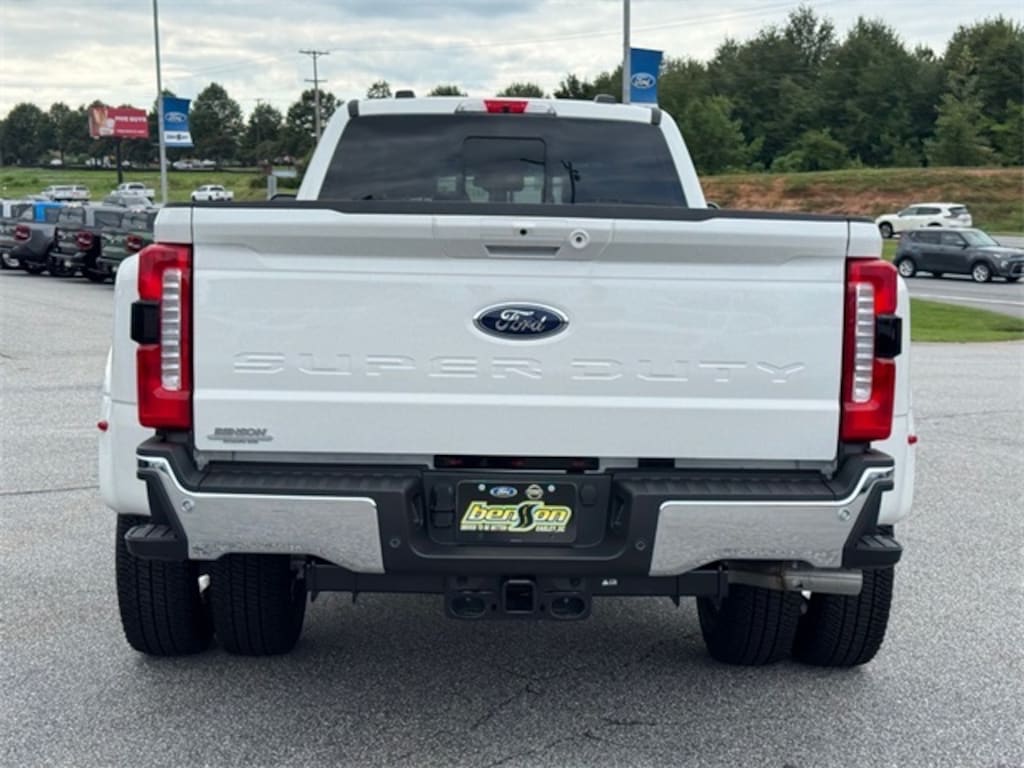 New 2025 Ford F-350 Super Duty Lariat 4x4 Lariat Crew Cab 8 ft. LB DRW Pickup