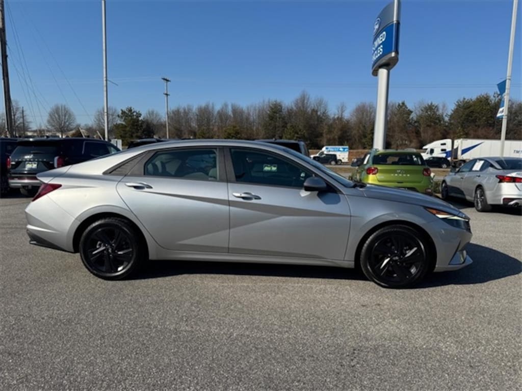 Used 2023 Hyundai Elantra SEL Sedan