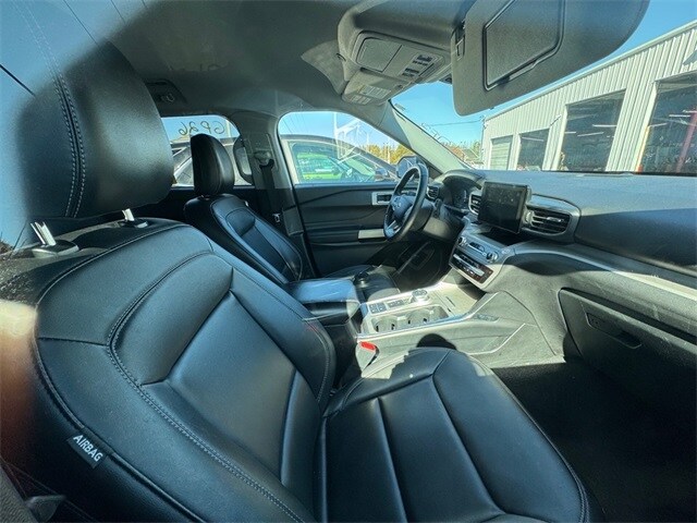 2023 Ford Explorer XLT photo 3