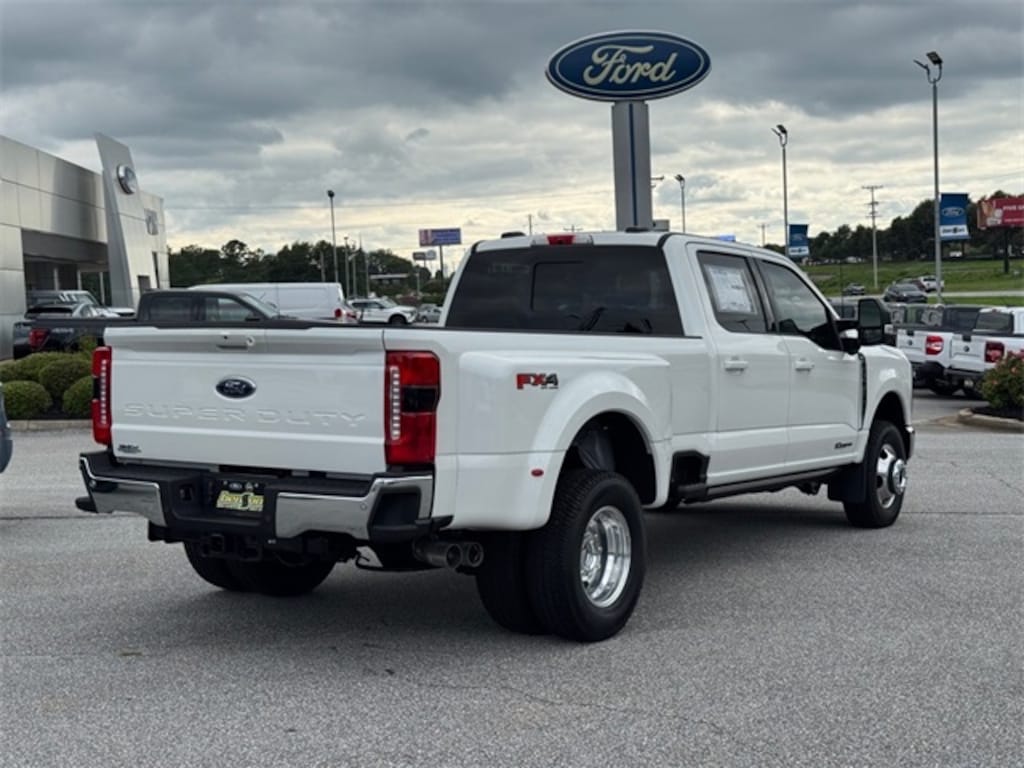 New 2025 Ford F-350 Super Duty Lariat 4x4 Lariat Crew Cab 8 ft. LB DRW Pickup