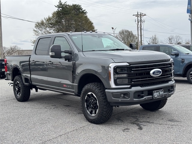 2026 Ford F-350 Super Duty Platinum's photo