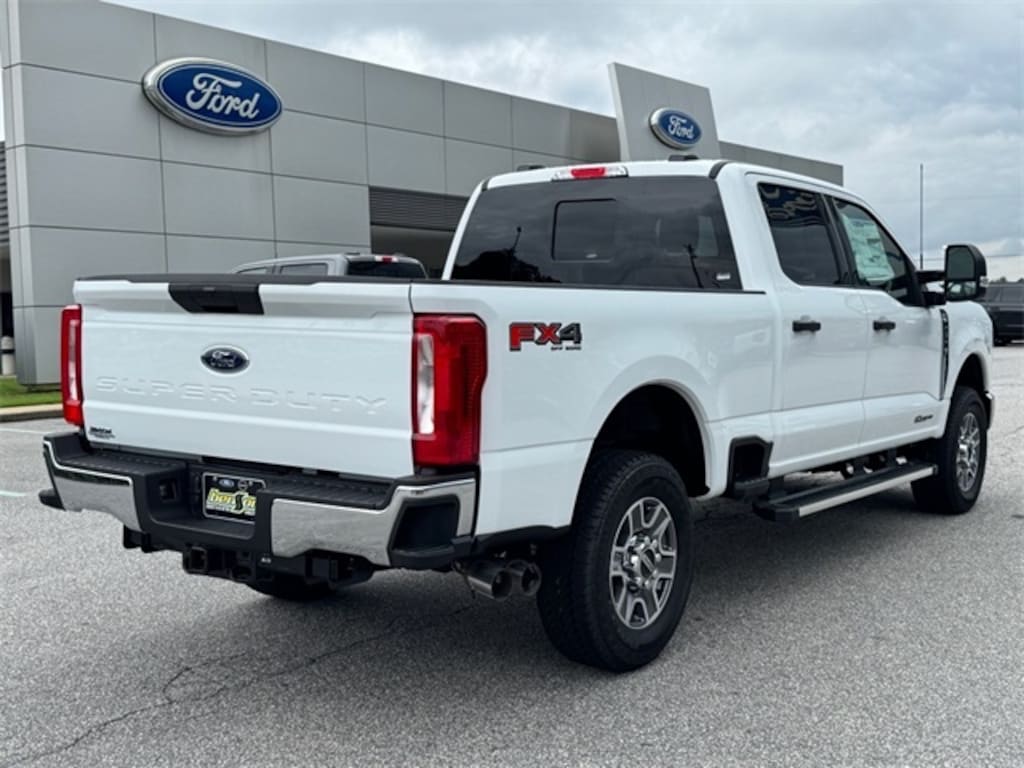 New 2025 Ford F-250 Super Duty XLT 4x4 XLT Crew Cab 6.8 ft. SB Pickup