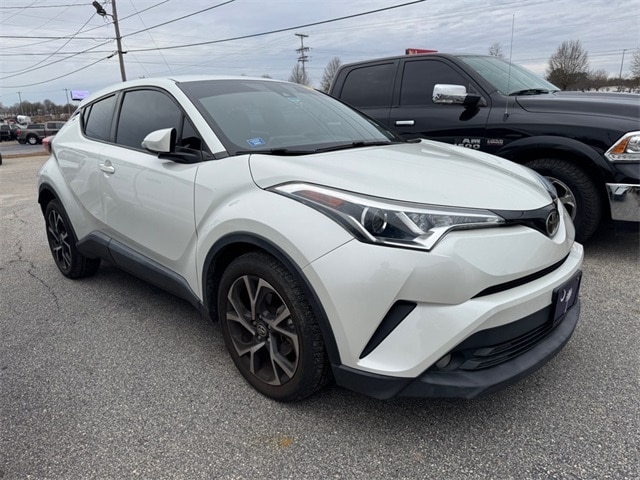 2018 Toyota C-HR XLE Premium's photo