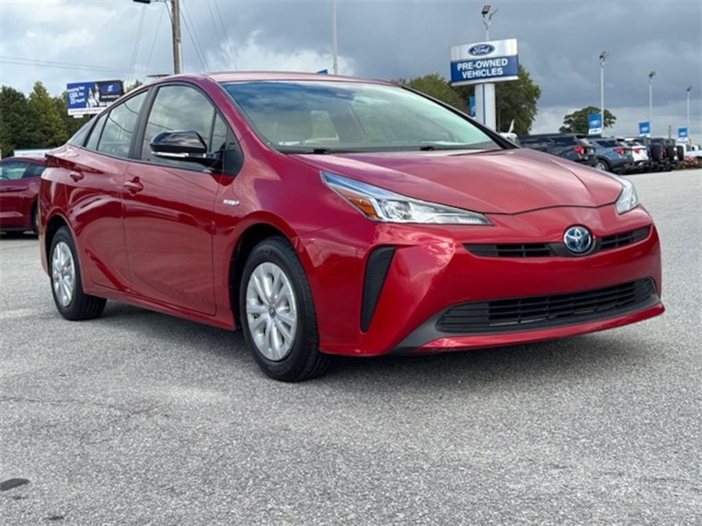 Used 2021 Toyota Prius L Hatchback
