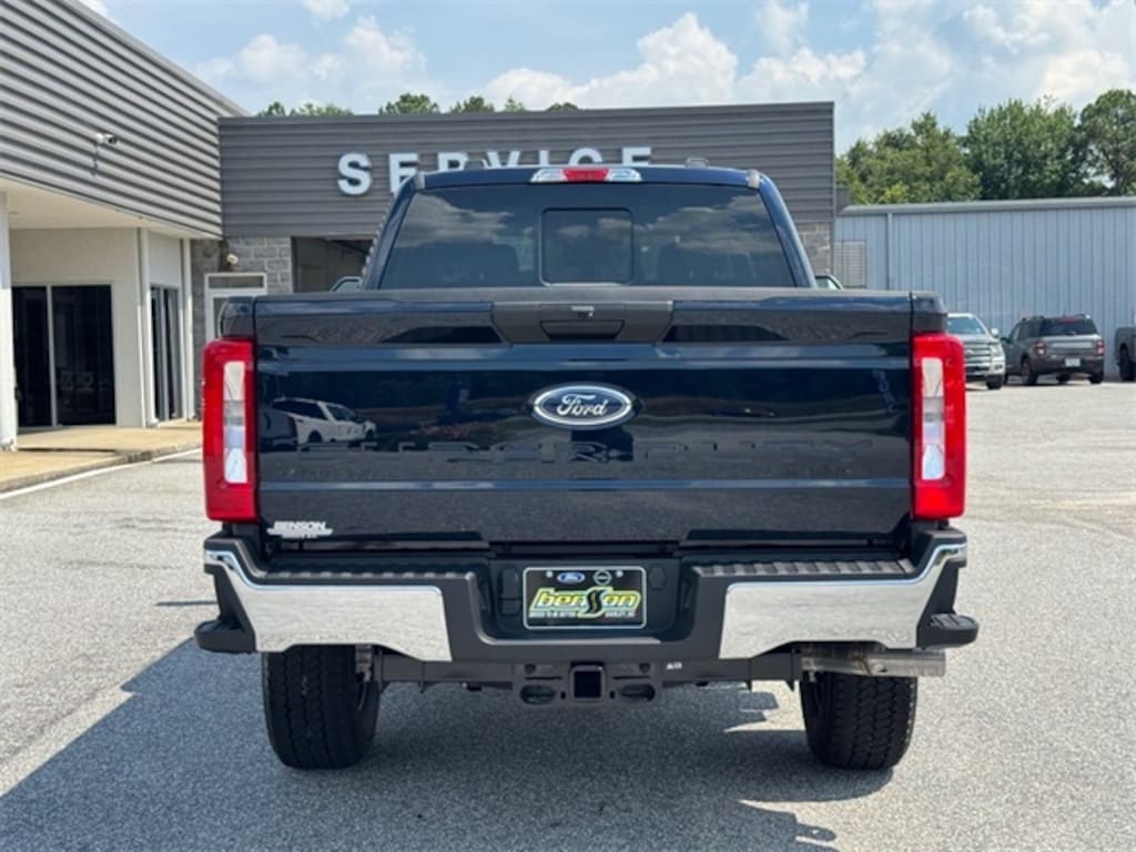 New 2025 Ford F-350 Super Duty XL 4x4 XL Crew Cab 6.8 ft. SB SRW Pickup