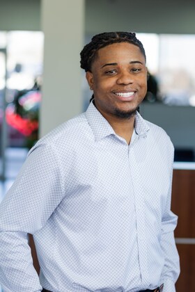 Staff member Cornelius from ID_73a6d4fd0ec3