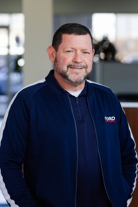 Staff member Kenneth from ID_bbcadf9ca68a