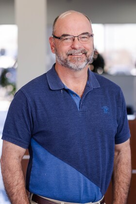 Staff member Larry from ID_73a6d4fd0ec3