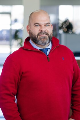 Staff member Paul from ID_bbcadf9ca68a