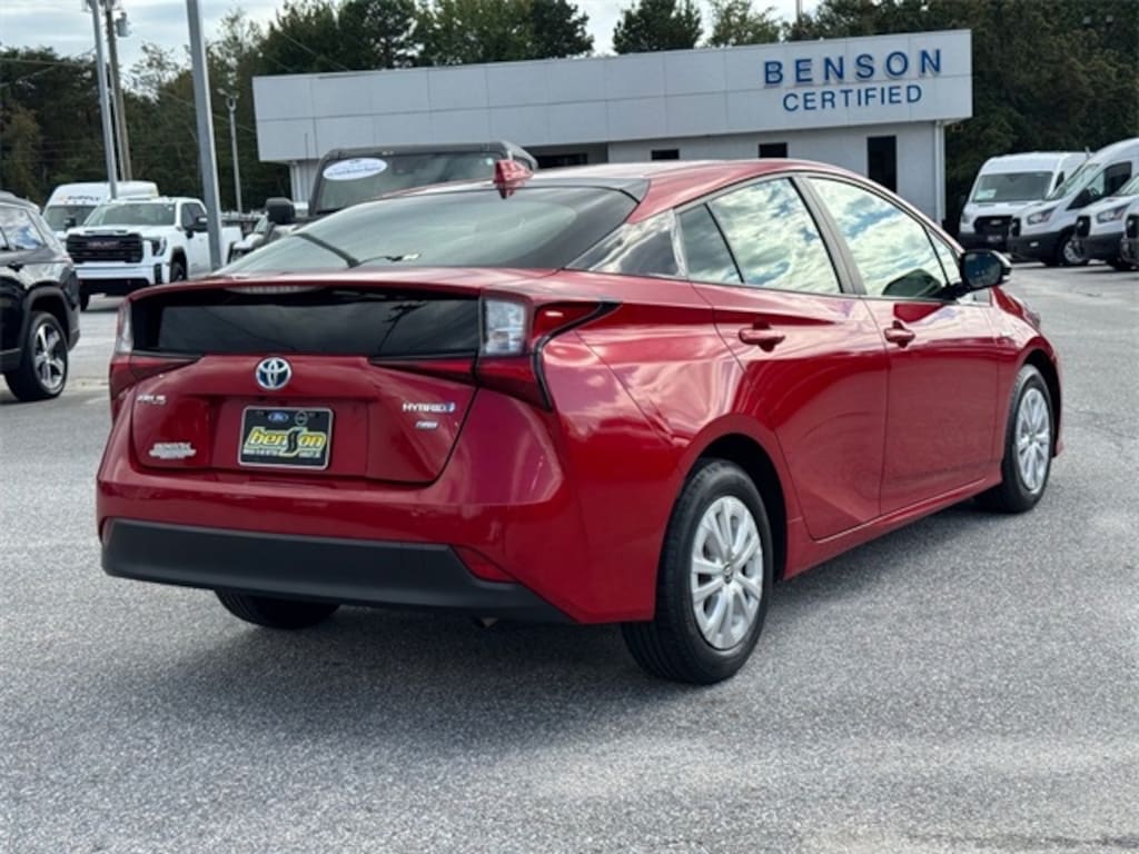 Used 2021 Toyota Prius L Hatchback