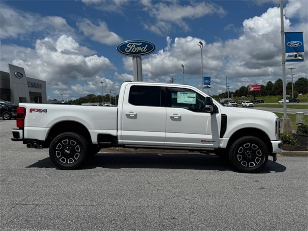 New 2025 Ford F-250 Super Duty Platinum 4x4 Platinum Crew Cab 6.8 ft. SB Pickup