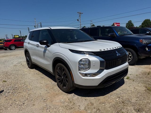 2024 Mitsubishi Outlander SE Black Edition S-AWC's photo
