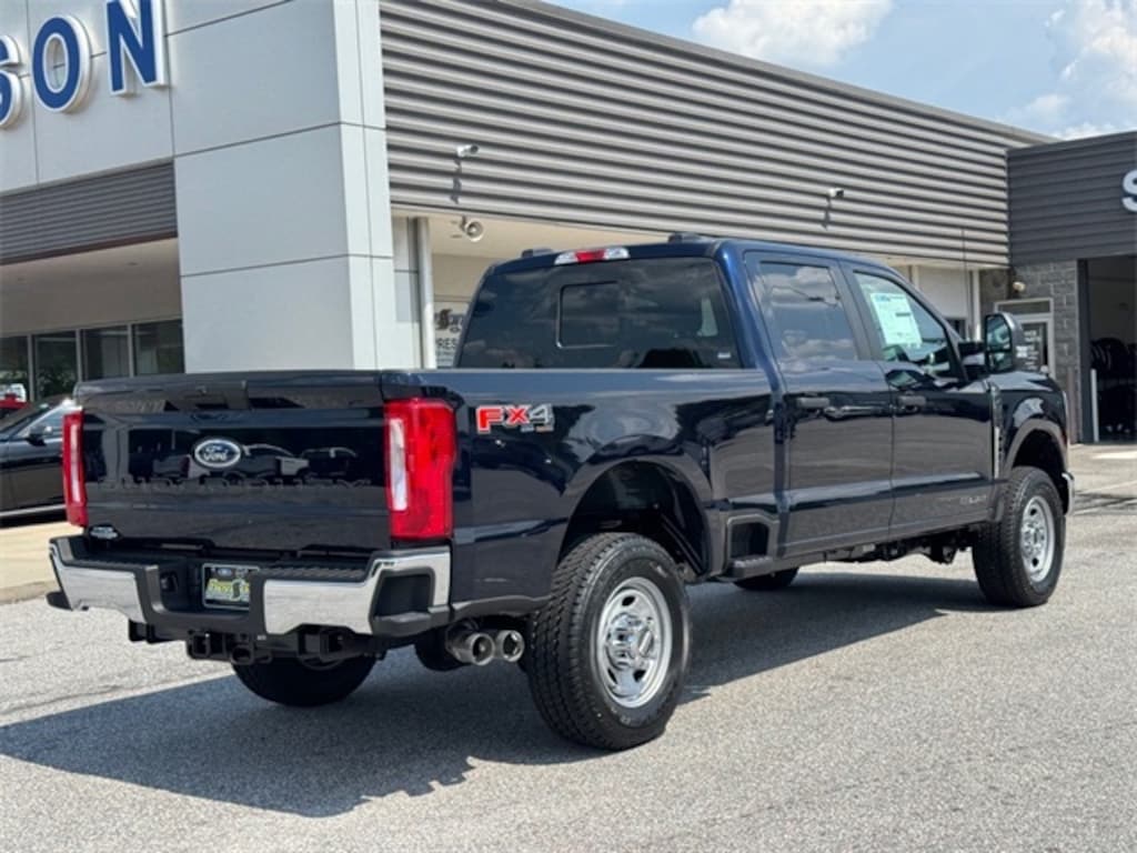 New 2025 Ford F-350 Super Duty XL 4x4 XL Crew Cab 6.8 ft. SB SRW Pickup