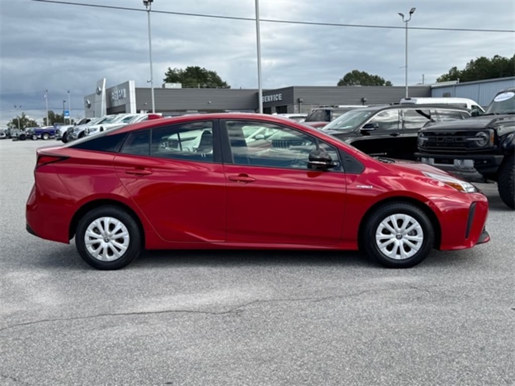 Used 2021 Toyota Prius L Hatchback