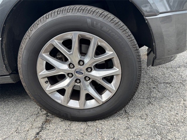 2017 Ford Expedition Limited photo 2