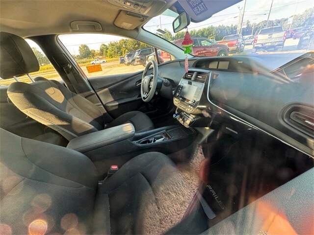 2021 Toyota Prius L photo 3