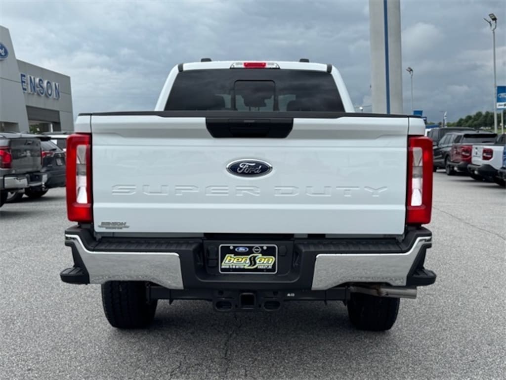 New 2025 Ford F-250 Super Duty XLT 4x4 XLT Crew Cab 6.8 ft. SB Pickup