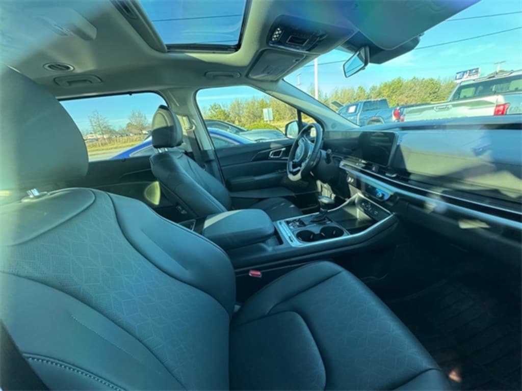 Used 2026 Kia Carnival SX Minivan/Van