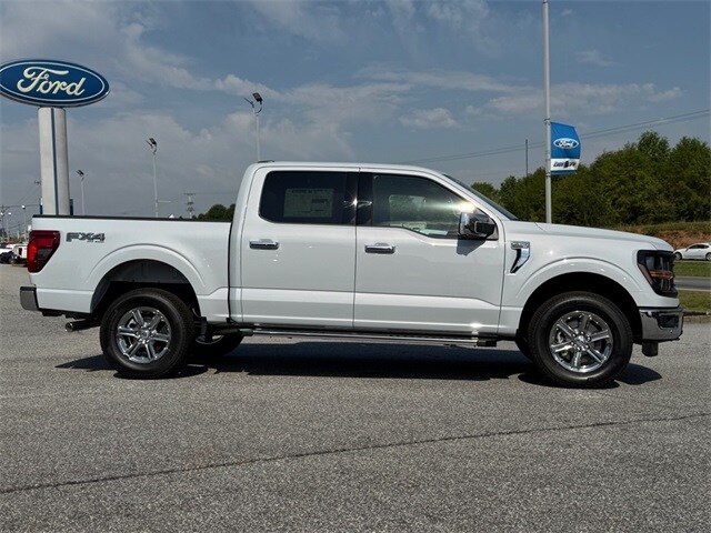 2025 Ford F-150 XLT photo 2