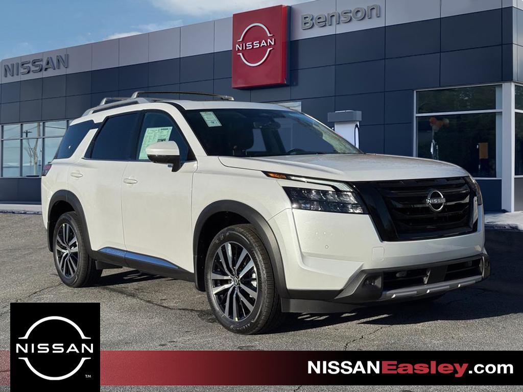 2025 Nissan Pathfinder Platinum's photo