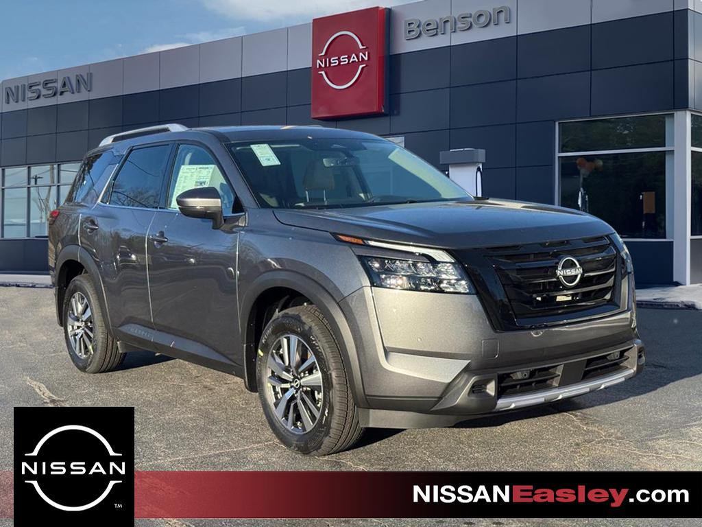 2025 Nissan Pathfinder SL's photo