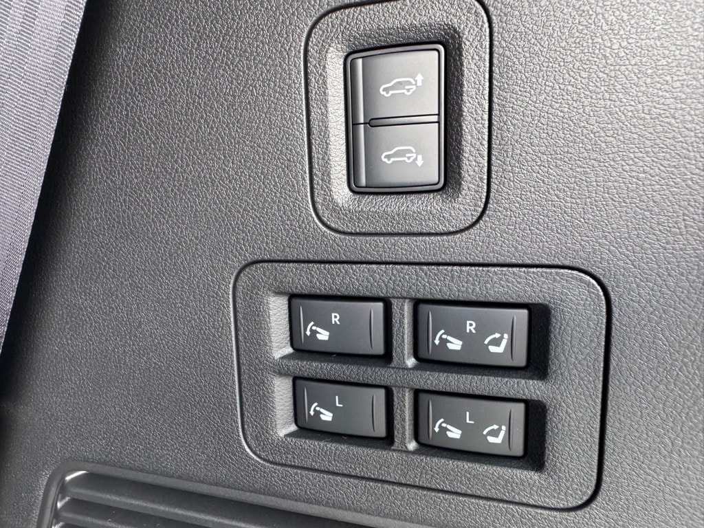 2025 Nissan Armada PRO-4X - Photo 11