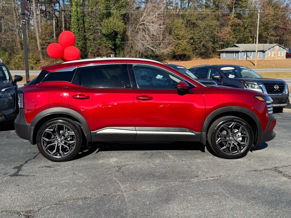 2025 Nissan Kicks SR photo 2