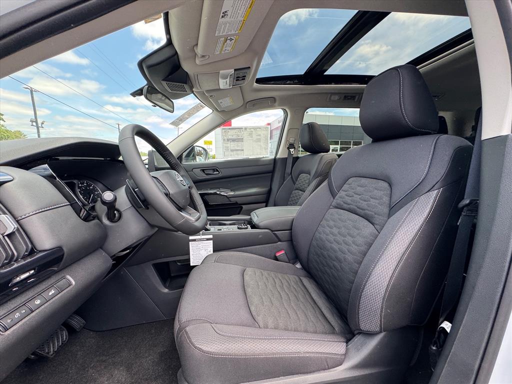 2026 Nissan Pathfinder SV - Photo 17