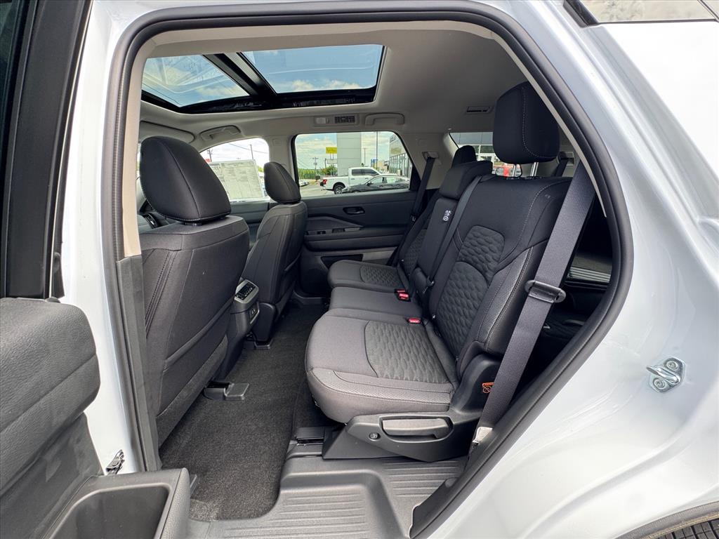 2026 Nissan Pathfinder SV - Photo 12