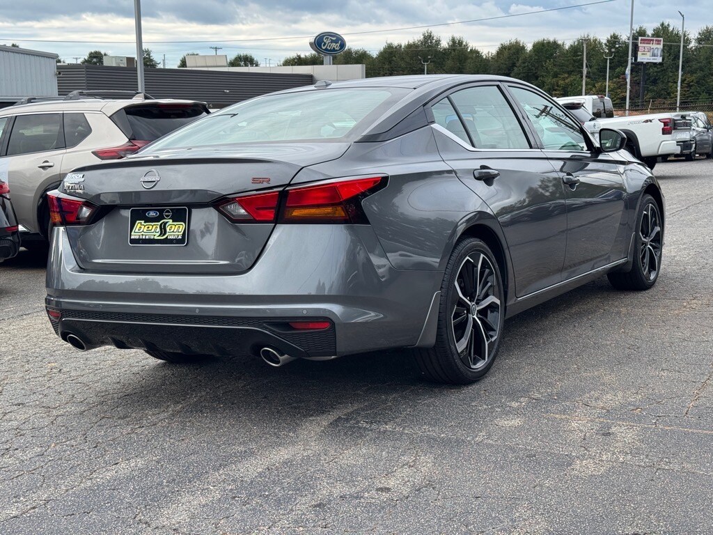 2025 Nissan Altima SR photo 3